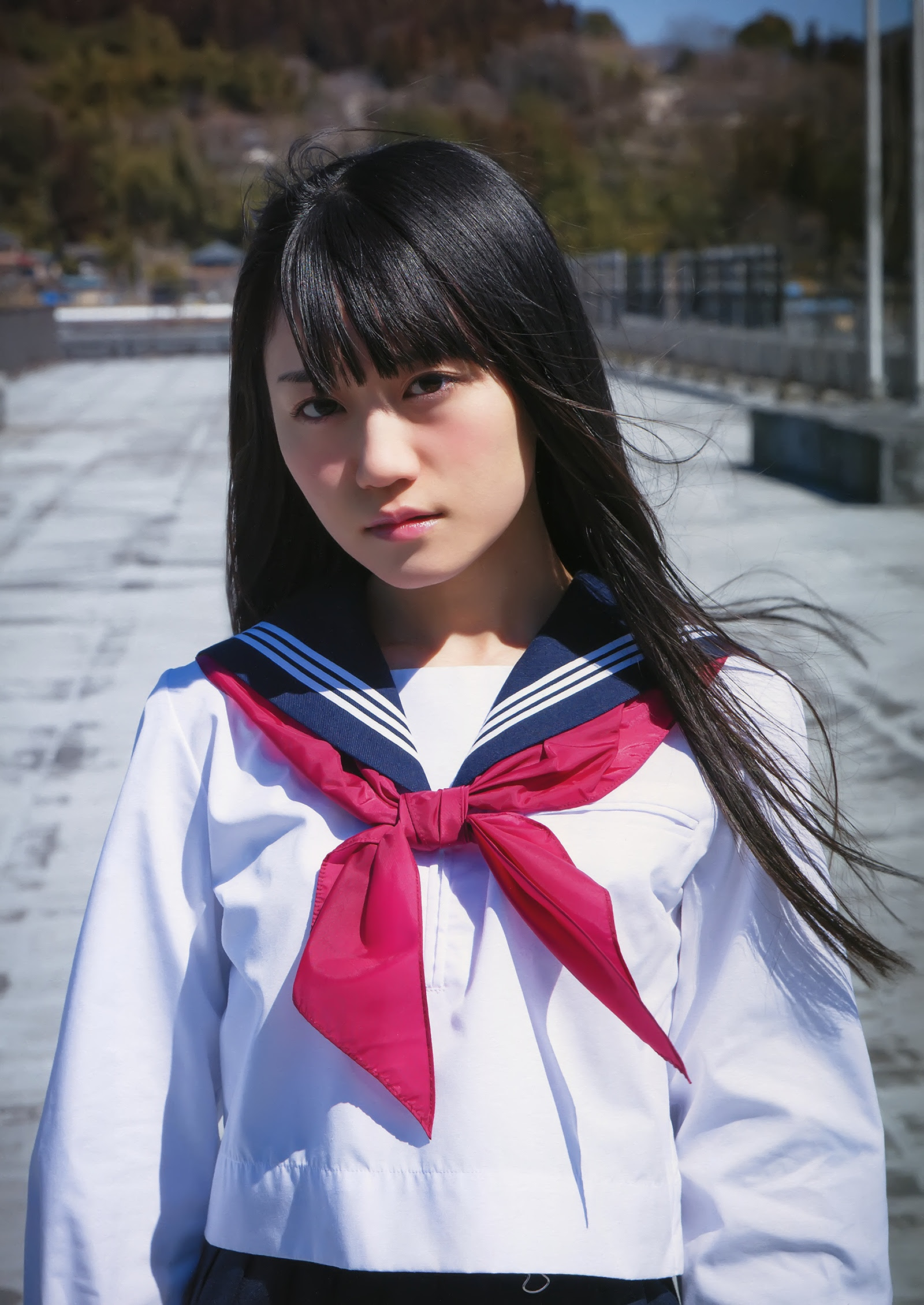 画像 白いセーラー服姿の小倉唯
