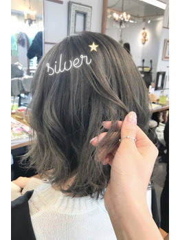 表参道でカラーが上手い美容室 Familleのブログ ブリーチを使ったwカラーでシルバーに