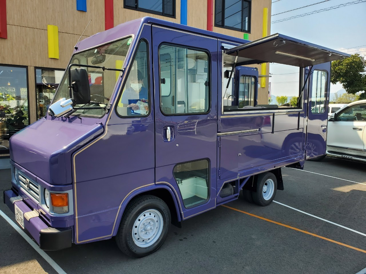 四国愛媛松山でキッチンカーケータリングカーを制作販売致します