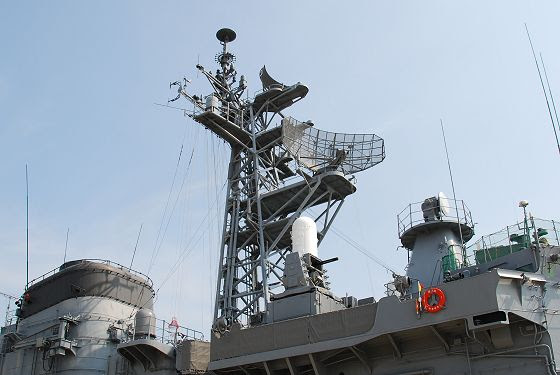 護衛艦 はまゆき レーダーとアンテナ いこまいけ高岡