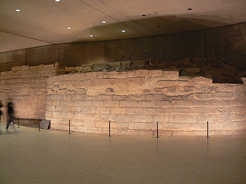 Enceinte Louvre.jpg