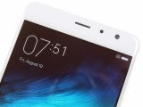 Above the display is a 5MP selfie camera - Xiaomi Redmi Pro review