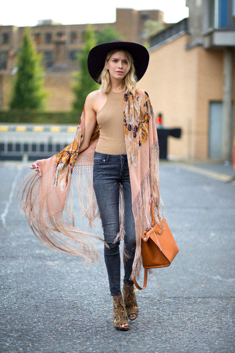 http://hbz.h-cdn.co/assets/cm/15/03/480x720/54bc1c77681e3_-_hbz-lfw-ss2015-street-style-day3-01-lg.jpg