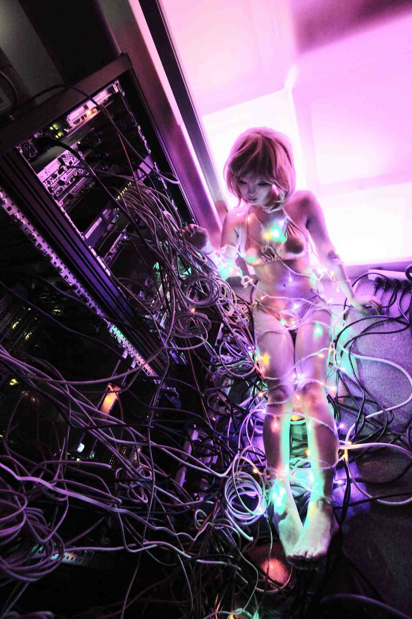 New Hardware Girls Photos by Julie Watai