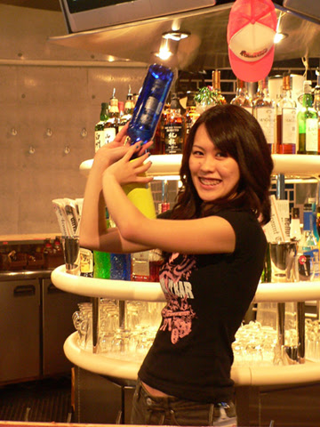 女性フレアバーテンダーとオリジナルカクテルが魅力のカジュアルなバー ４ ｃｏｕｎｔ ｂａｒ フードリンクニュース