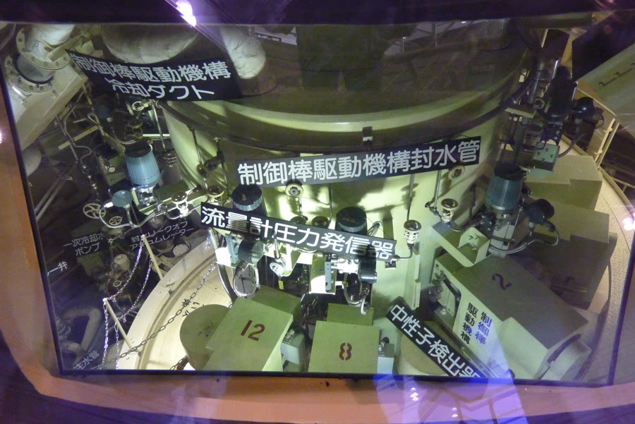 むつ科学技術館 飛行機と写真