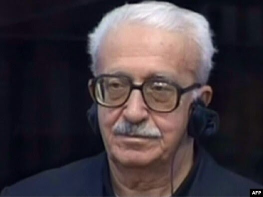 Former deputy prime minister Tareq Aziz listens to the verdict read by Iraqi High Tribunal in March 2009.