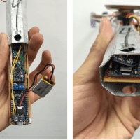 Electronic installation in the grunting racquet handle