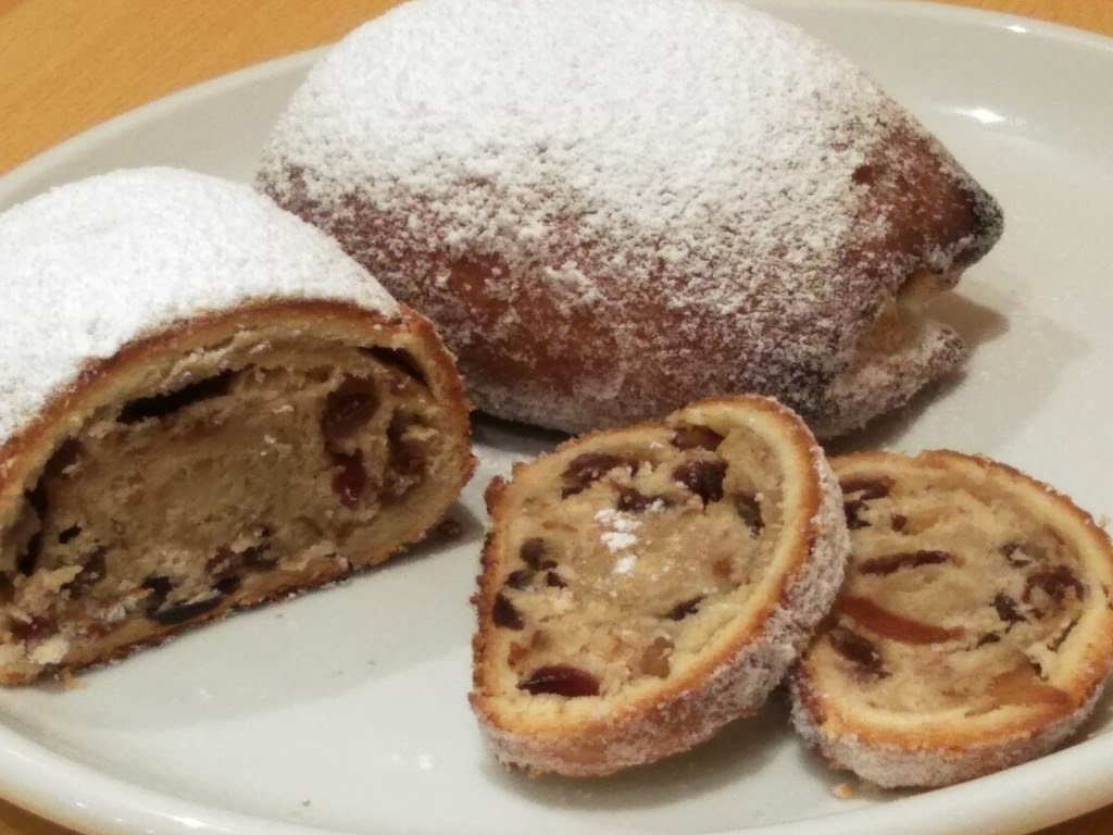 シュトーレンとは センター北駅 徒歩3分のパン屋 ベーカリーカフェ Komu S Bakery コムズベーカリー