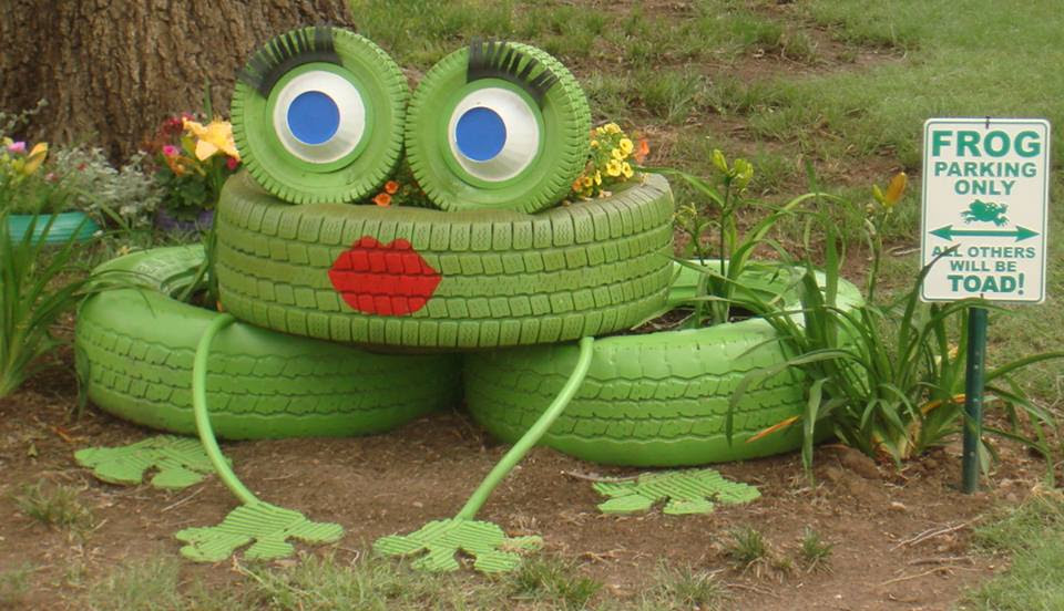 garden designs for dogs Garden Frog Made From Tires | 960 x 552