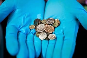 Arkeolog menemukan 26 koin emas dan perak kuno milik suku Corieltauvi, sekelompok suku yang tinggal di Inggris sebelum penaklukan Romawi.