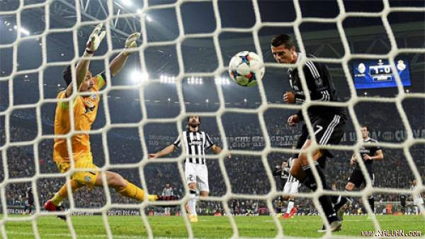  Ronaldo từng ghi bàn vào lưới Buffon trong trận bán kết năm 2015.