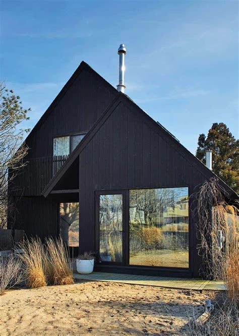 beach retreat  scandinavian style interiors  montauk