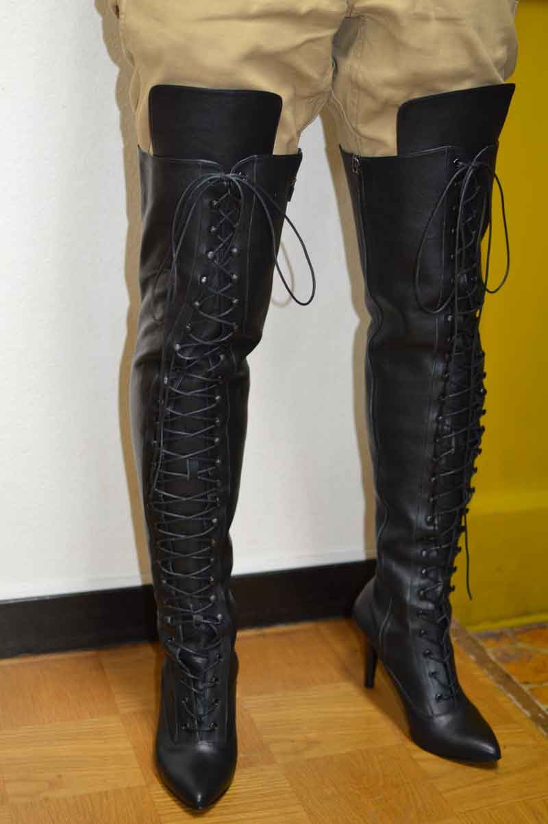 男が履くロングブーツ オーダーロングブーツを自由自在 ワイルドに作ります 欲しいを叶える 靴工場