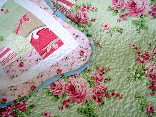 roses quilt backside and binding