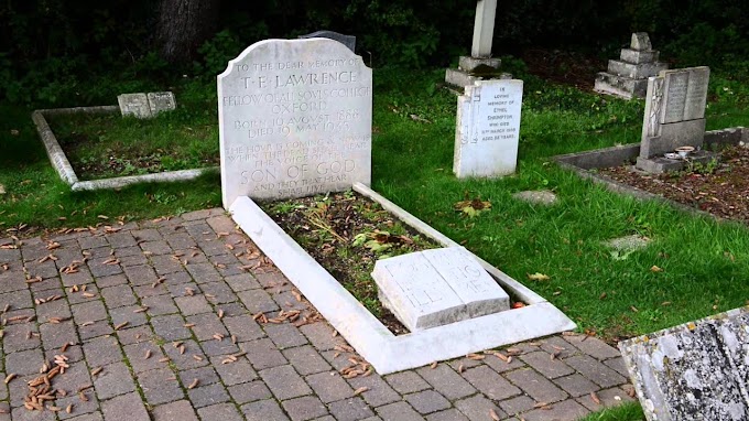 T E Lawrence Grave - The grave of T.E.Lawrence | Flickr - Photo Sharing! / Lawrence, lawrence of arabia, moreton.
