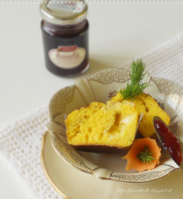 Mini tortine salate con formaggi e aneto