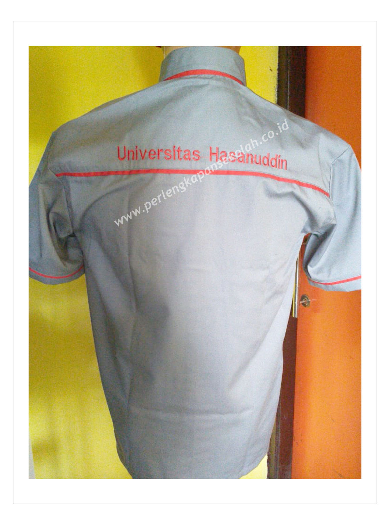 Desain Baju Seragam Cleaning Service : Biaya Pemesanan ...