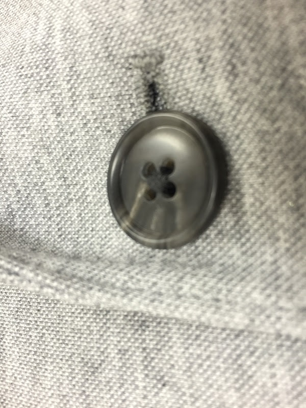 ユニクロのジャケットのボタンを替えるとどうなる 公式 株式会社クロップオザキ スタッフブログ