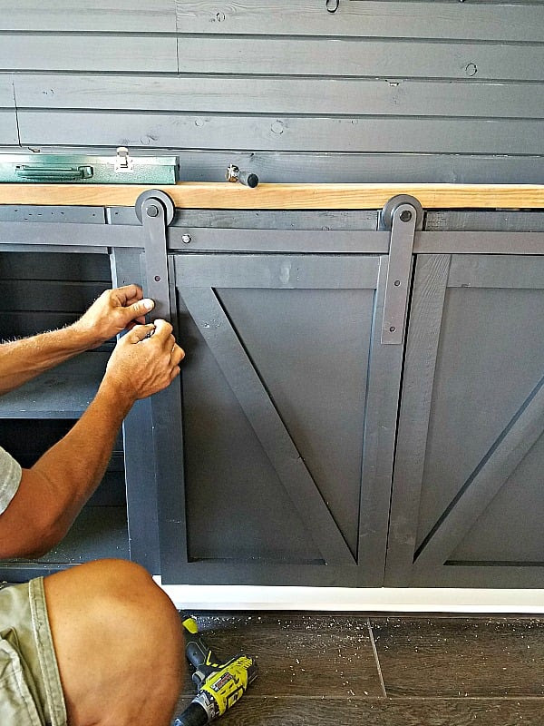 How To Build A Sliding Barn Door Console For Your Man Cave 18