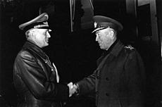 Ο Στρατάρχης Ιον Αντονέσκου δεξιά με τον τον Φον Ρίμπεντροπ στη Γερμανία το 1943