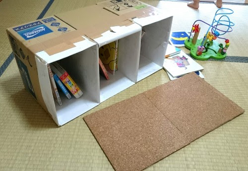ダンボールで簡単につくれちゃう 子供用テーブル付き本棚の作り方 滋賀のママがイベント 育児 遊び 学びを発信 シガマンマ ピースマム