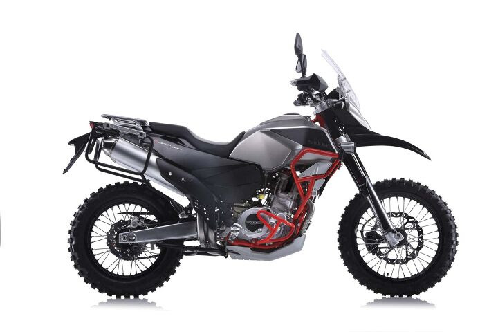 The SWM range is topped by the Super Dual 650, which looks to be a fairly serious adventure bike. Its curb weight is said to be a very reasonable 351 pounds with its 5.0-gallon fuel tank empty.