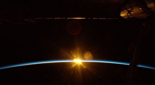 'Nunca esquecerei do reflexo do amanhecer em nossa espaçonave', postou o alemão (Foto: Alexander Gerst/ESA/Nasa)