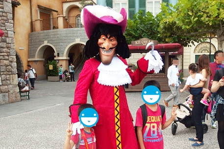 キャラクターが寄ってくると噂のバースデーパスポートを子供に買ってみた件 東京ディズニーランド シー旅行の攻略ブログ Tdrおとく旅