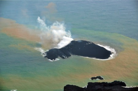 4 New volcanic island appeared in 1,000km south of Tokyo