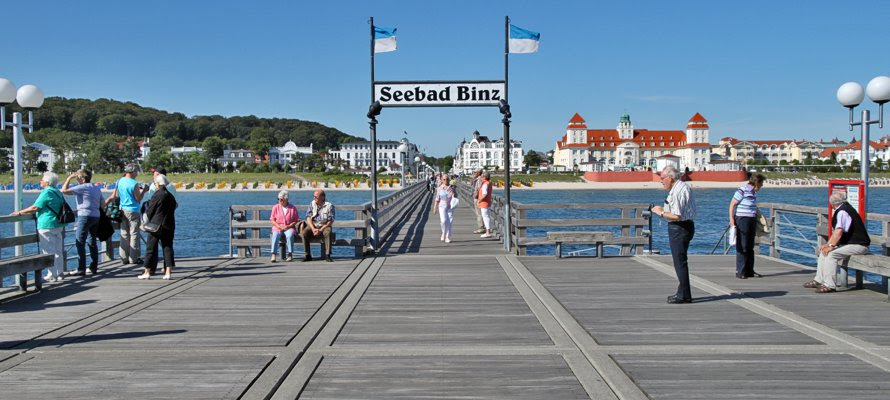 Seebrucke Strandpromenade In Binz
