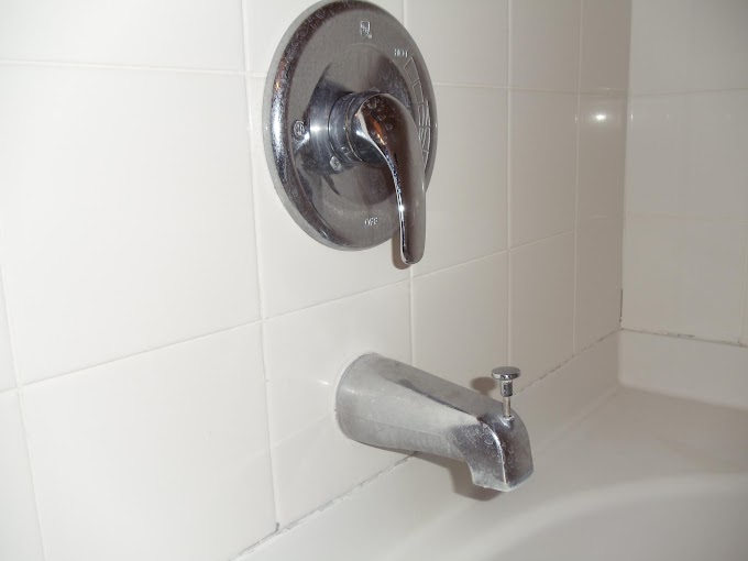 Old Bathtub Faucet Repair / Old Delta Shower Faucet Identification - Thread the two halves with each other just.