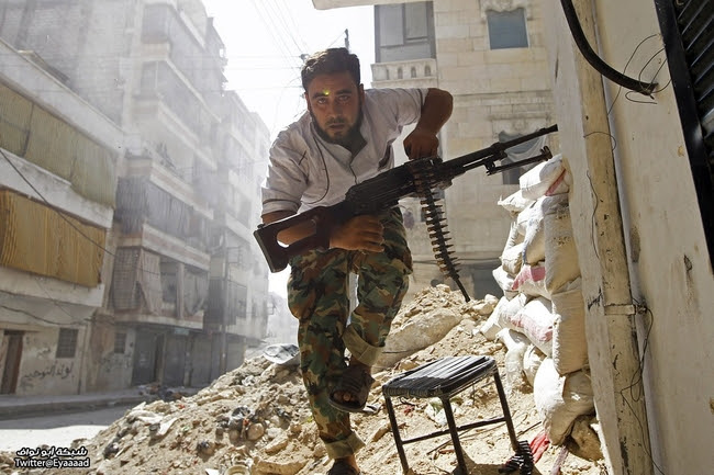 صور حول العالم : تفتيش فتاة فلسطينية + حذاء فوق رأس حافظ الأسد .. والمزيد