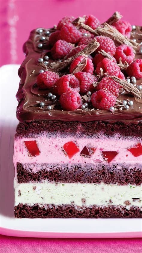 Coffee whipped cream in a chilled bowl with chilled beaters, beat heavy cream, instant coffee or espresso and vanilla until thickened. Wallpaper Cake, chocolate, ice cream, berries, raspberry