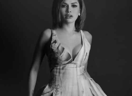 Yaampun, Nikita Mirzani bikin gagal fokus unggah foto pamer belahan dada http://ift.tt/20kt43r - Berita Terkini Nikita Mirzani Terbaru Hari Ini -Nikita Mirzani setelah membuat heboh netizen lewat pose setengah bugil, kini kembali mengunggah foto seksi di Instagramnya. Niki yang dalam unggahan terbarunya memamerkan belahan dada, meminta untuk tetap fokus.