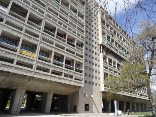 Marseille_Cite_radieuse_Le_Corbusier-1.jpg