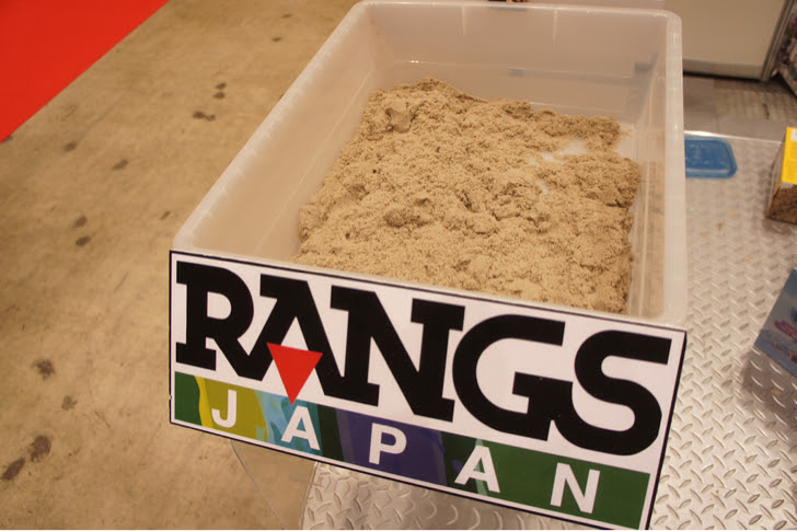 最近話題の室内用砂遊び玩具 Kinetic Sand キネティックサンド を実際に触ってみた タムカイズム