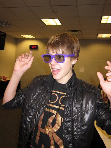 justin bieber hat purple. justin bieber glasses and hat.