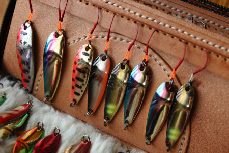 スプーンも好きなんです デンキチの木片小魚物語