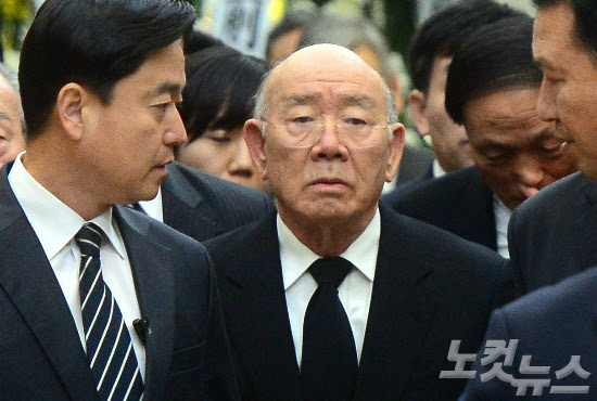 유유베 > 이슈/토론 > 뻔뻔한 전두환 씨 심리분석…"왜 나만 갖고 ...