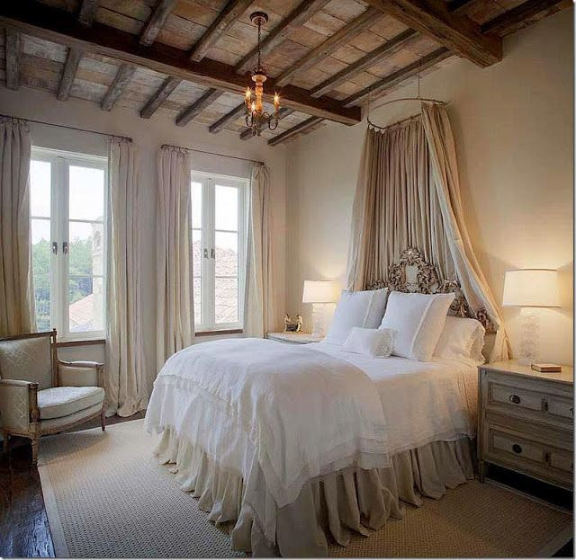 Could totally be sleeping beauty in this bedroom
