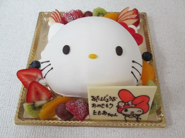 バースデーケーキに キティちゃんを立体形で メッセージプレートにマイメロも描いて 大阪市東住吉区 パティスリーデコ