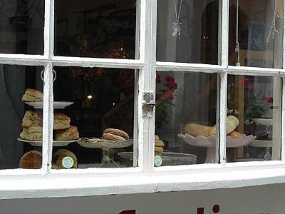 scones à travers la fenêtre.jpg