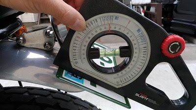 ナンバープレートの角度に規制あり ベベルギアがうなるぜ W400日記