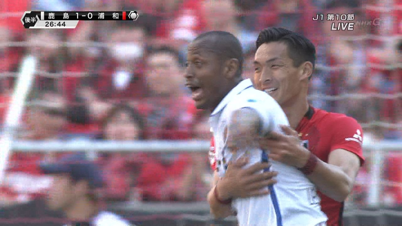 画像 判定に抗議する鹿島 レオシルバを笑顔で抱きしめる浦和 槙野www フットバル