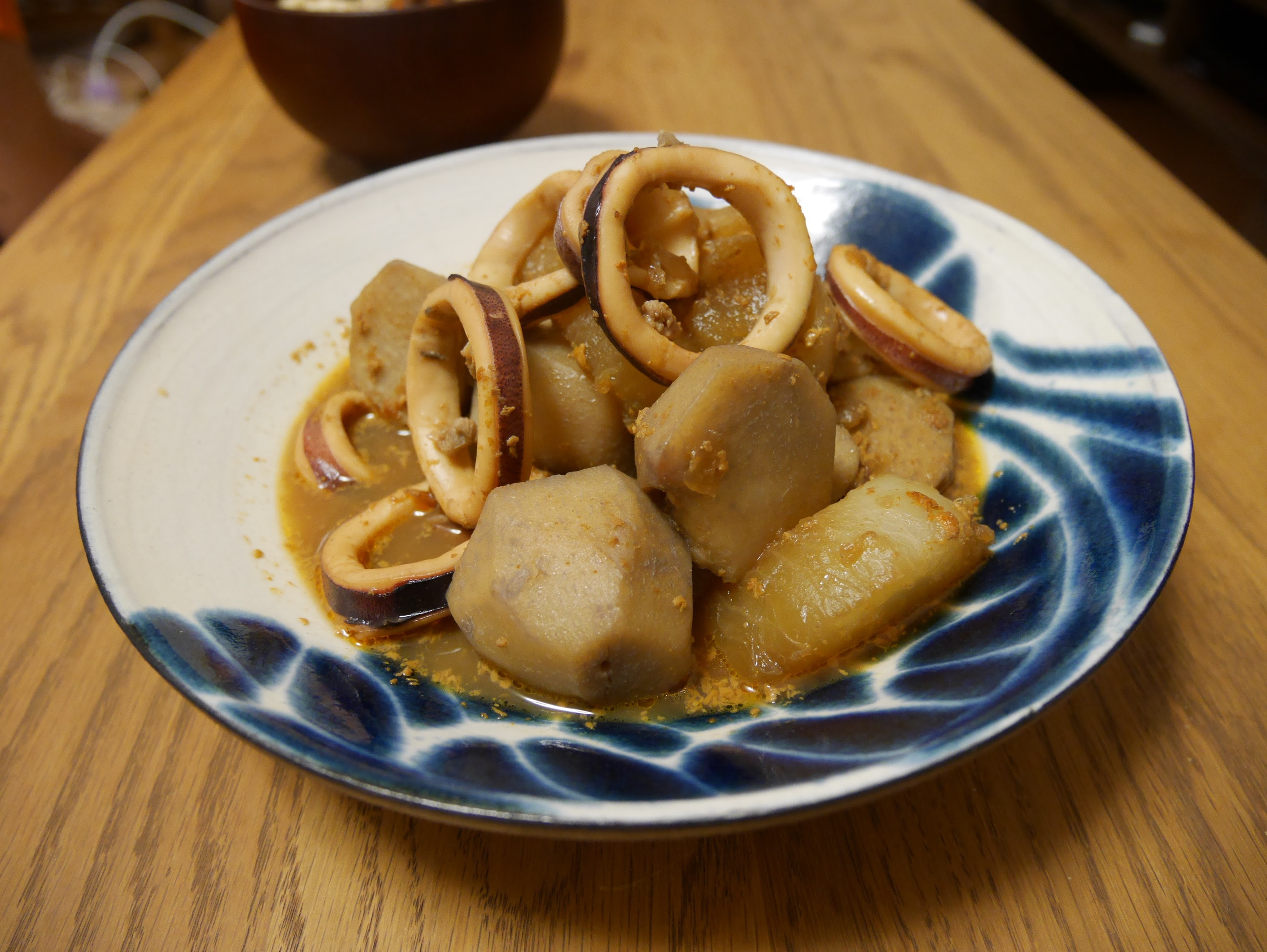 そのいかワタ捨てないで 里芋と大根とイカの煮物 よなよな食堂 毎日の簡単料理レシピ