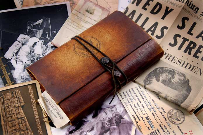 President S Book Kurz Nach Dem Ende Des Sezessionskriegs Trifft John Wilkes Booth Zusammen Mit Einem Anderen Mann Thomas Gates Und Prasentiert Dem Ururgrossvater Von Ben Gates Ein Tagebuch Mit Einer Verschlusselten Botschaft Thomas Erkennt