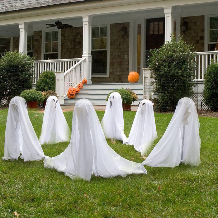 90 Cool Outdoor Halloween Decorating Ideas  DigsDigs