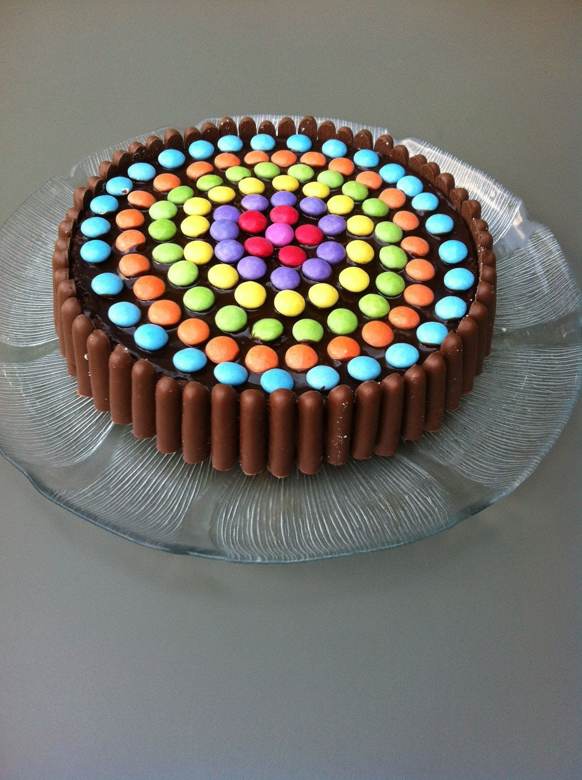 Gateau Au Chocolat Fingers Et Smarties Les Delices De Cintit