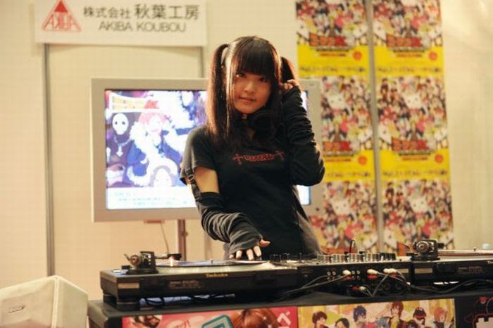 Cute Japanese Cosplayers (65 pics)